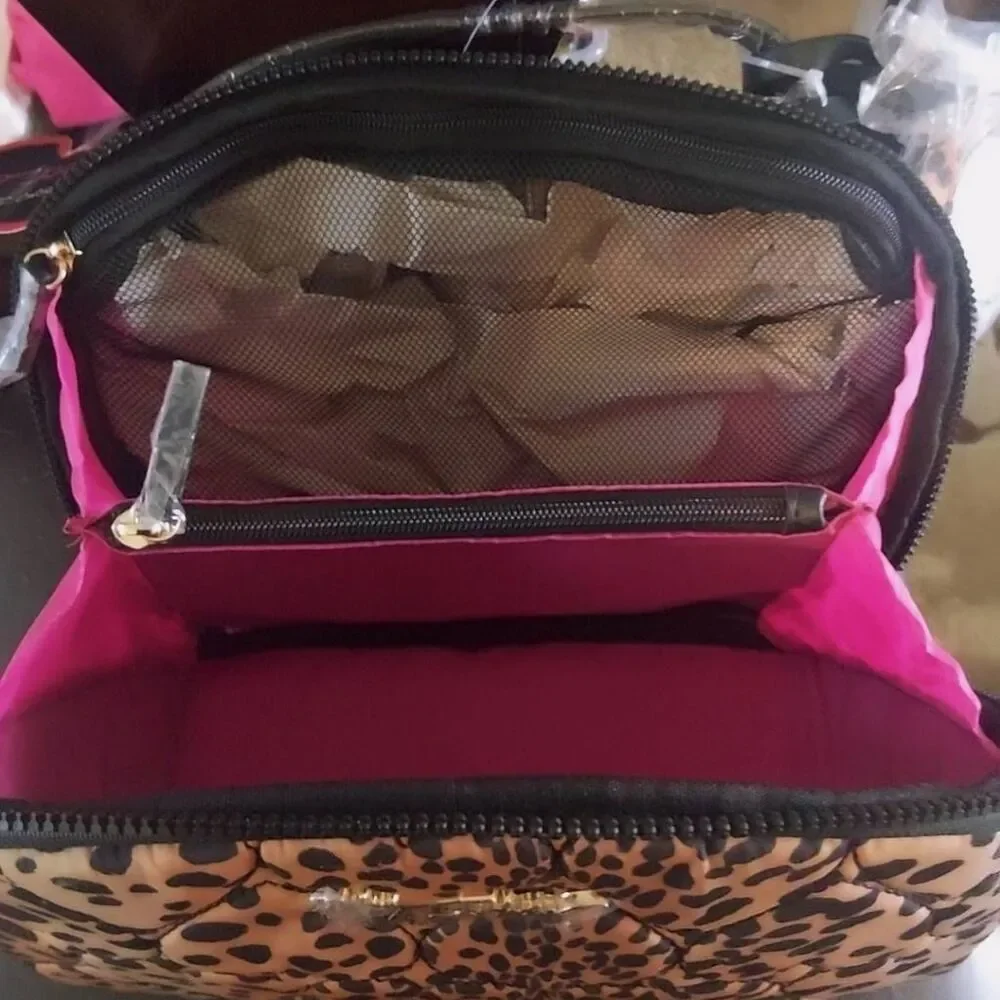 NWT~BETSEY JOHNSON Loaf Cosmetic case with Heart Mirror~Leopard design~$48